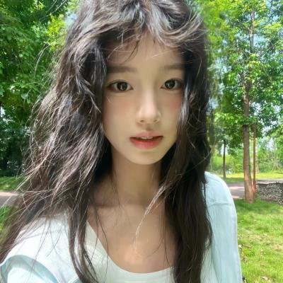 黑衣女孩